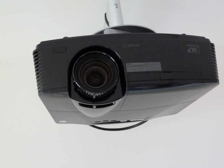 Mitsubishi HC4000, la videoproiezione è per tutti